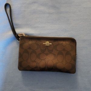 Coach Signature Double Zip Clutch Wristlet